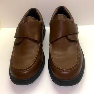 Men’s Hush Puppies brown 14 extra wide velcro shoes